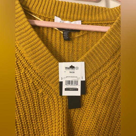 Eloquii Elements Plus Size Belted V-Neck Tunic Sweater - Picture 5 of 7